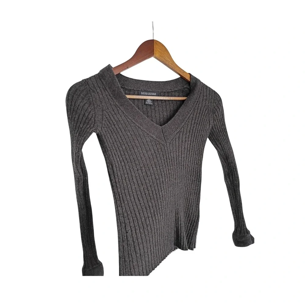 VTG Banana Republic‎ Hong Kong Made Italian Merino Wool Ribbed V-Neck Sweater XS
